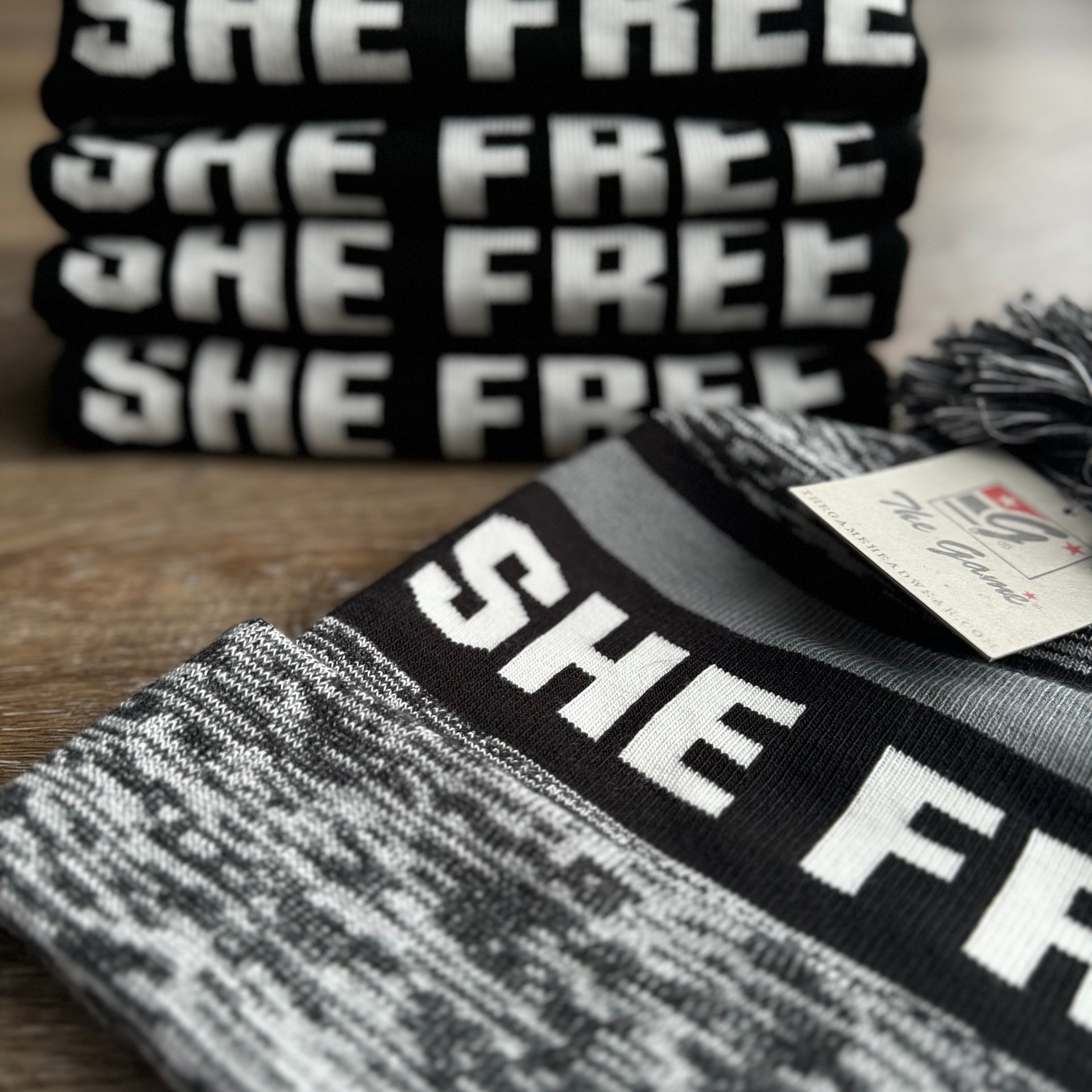 Limited Addition She Free Pom-Pom Beanie